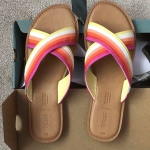 Toms multicolor slide sandal.